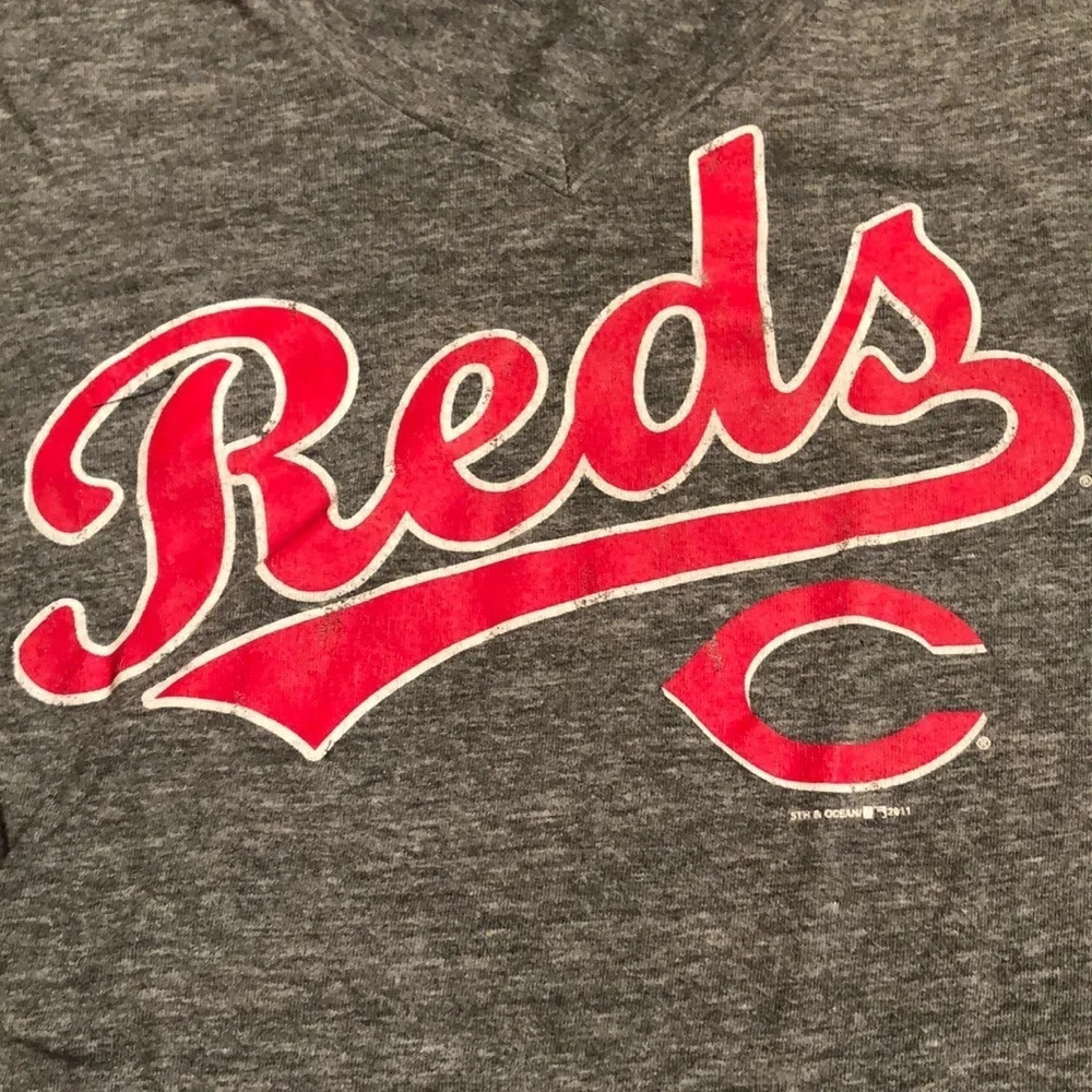 Cincinnati Reds Tee Shirt - Picture 2 of 7